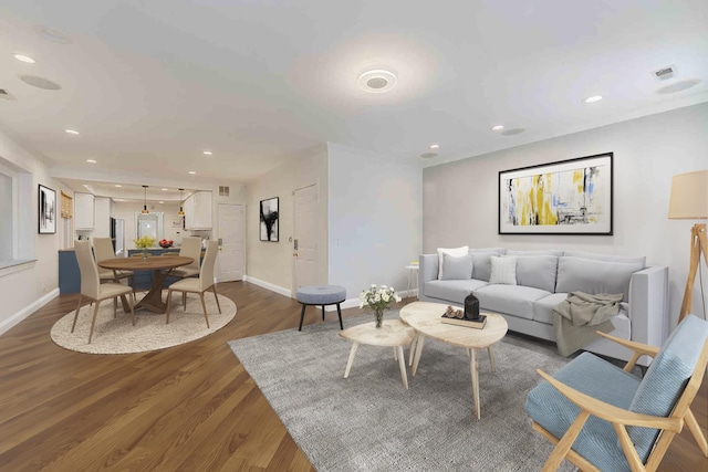 living room featuring dark wood finished floors, visible vents, recessed lighting, and baseboards