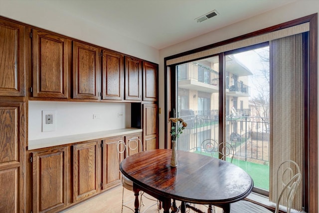 dining space featuring visible vents and a healthy amount of sunlight