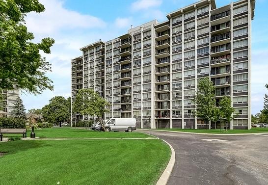 8809 W Golf Rd Unit 1I, Niles, IL 60714 - photo 1