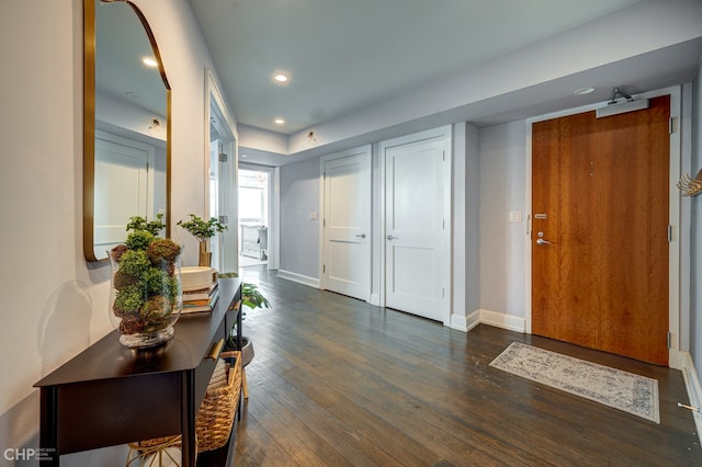 entryway featuring recessed lighting, baseboards, and dark wood-style floors