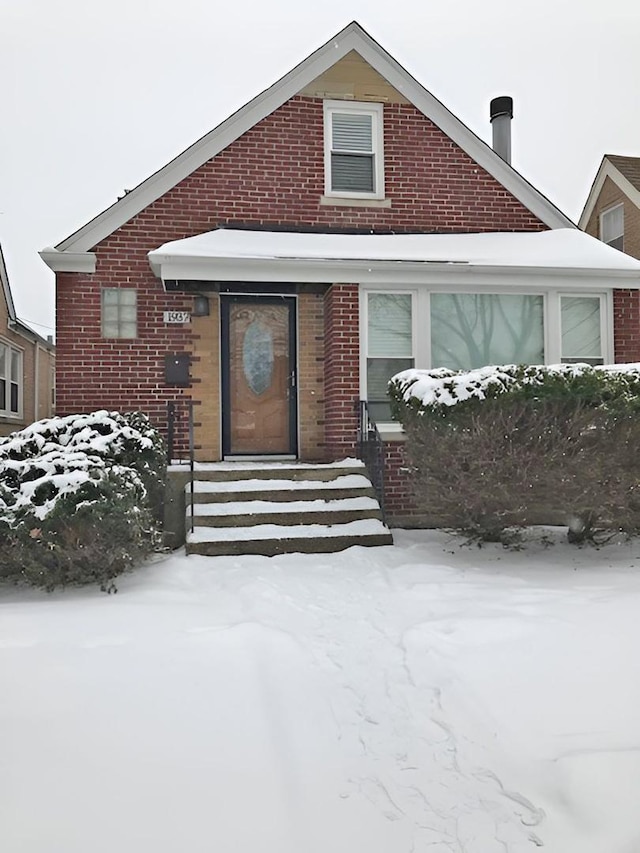 view of front facade with brick siding