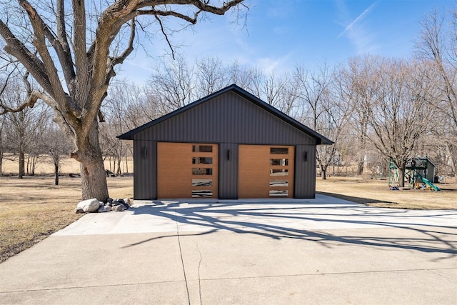 view of detached garage