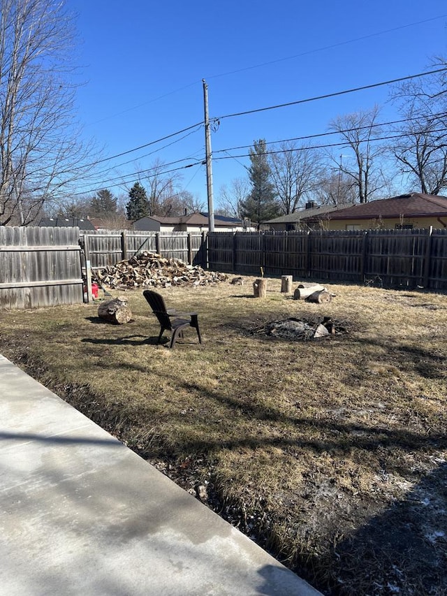 view of yard featuring fence