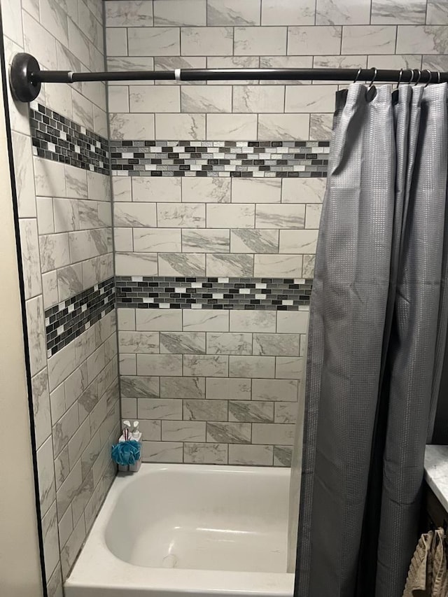 full bath with shower / bath combination with curtain