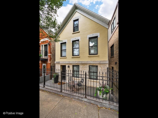 view of front of house featuring fence