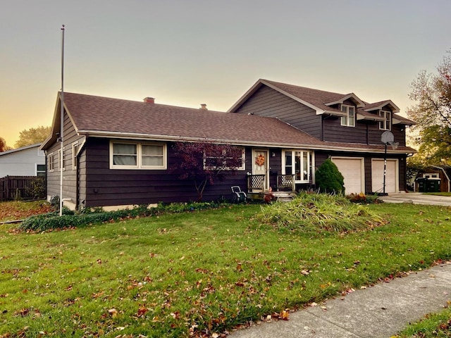 view of front of house featuring a yard and driveway