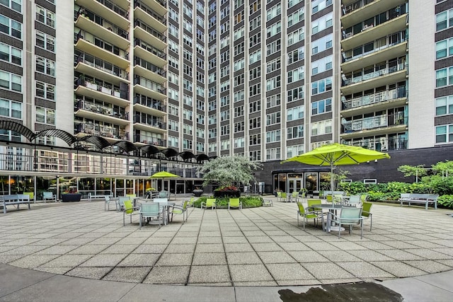 400 E Randolph St Unit 1824, Chicago, IL 60601 - view of home's community with outdoor dining space