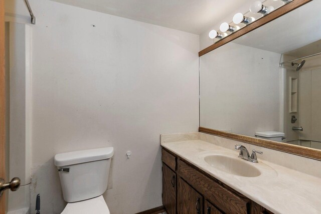 full bathroom featuring vanity and toilet