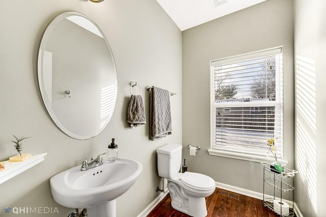 bathroom featuring wood finished floors, visible vents, baseboards, a sink, and toilet