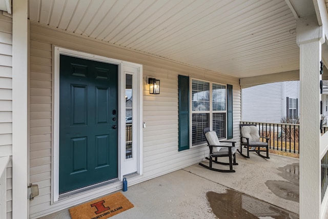 property entrance featuring a porch