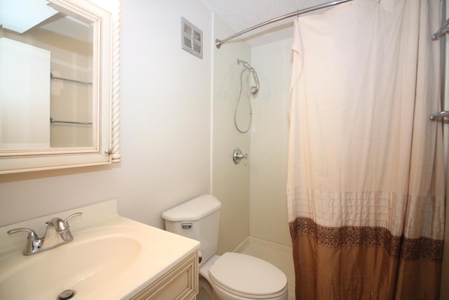 full bathroom featuring visible vents, a shower with shower curtain, toilet, a textured ceiling, and vanity