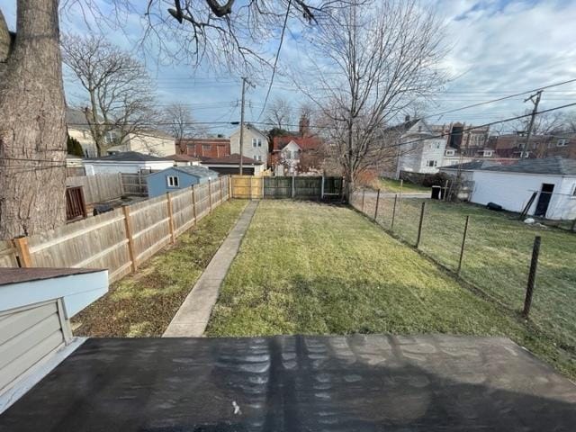 view of yard featuring a fenced backyard