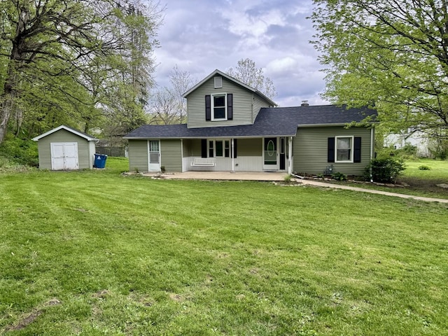 rear view of property featuring a shingled roof, a storage shed, a porch, an outdoor structure, and a yard