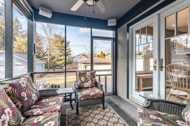 sunroom featuring ceiling fan