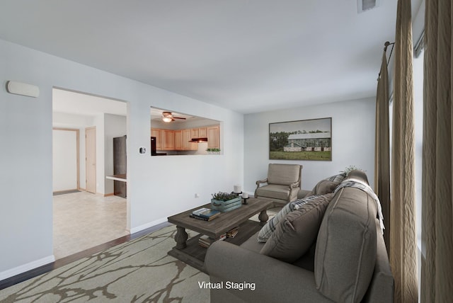 living room featuring light wood-style floors, visible vents, baseboards, and a ceiling fan