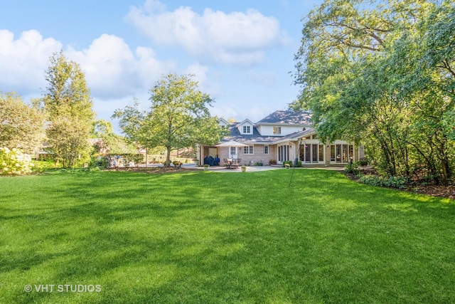 view of yard with a patio