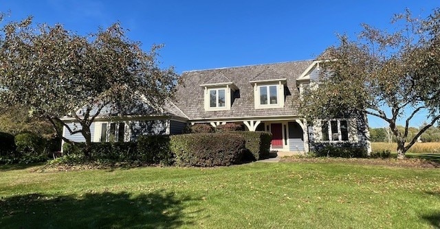 view of front of home with a front lawn