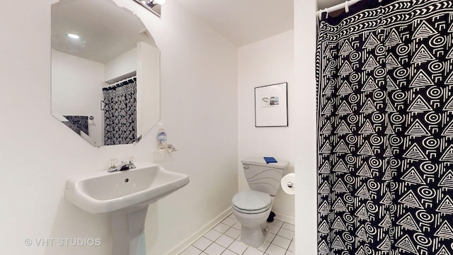 full bath with a shower with shower curtain, toilet, a sink, baseboards, and tile patterned floors