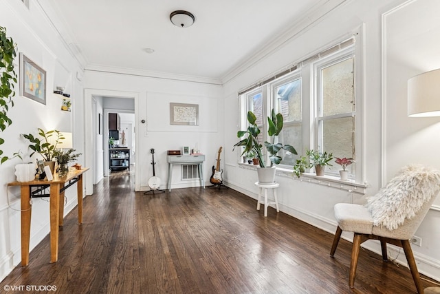 living area with crown molding, visible vents, dark wood-style flooring, and baseboards