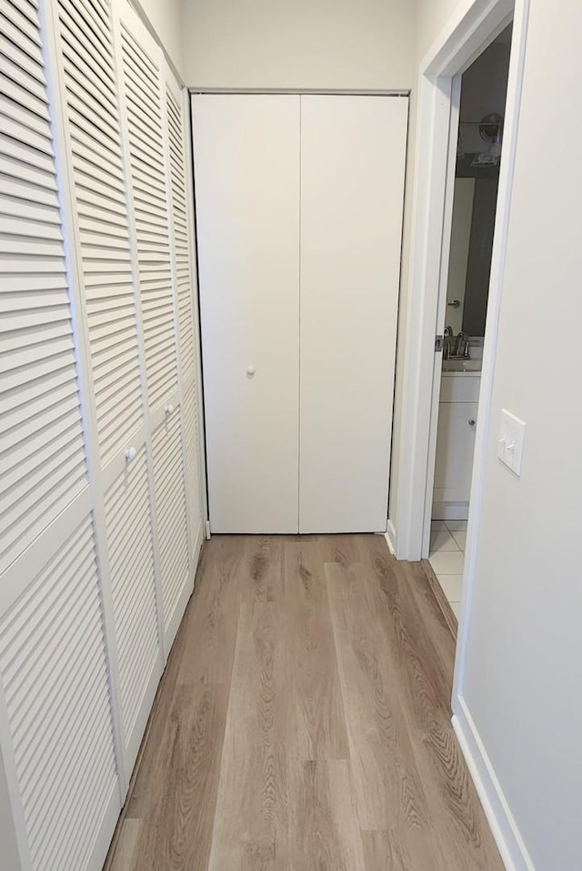 4015 N Milwaukee Ave Unit 516, Chicago, IL 60641 - corridor featuring light wood finished floors