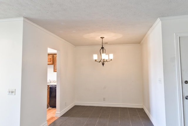 empty room with ornamental molding, a notable chandelier, a textured ceiling, and baseboards