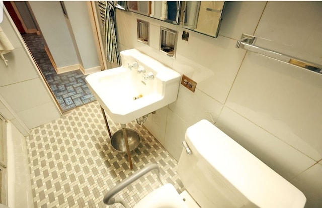 bathroom featuring a sink and toilet