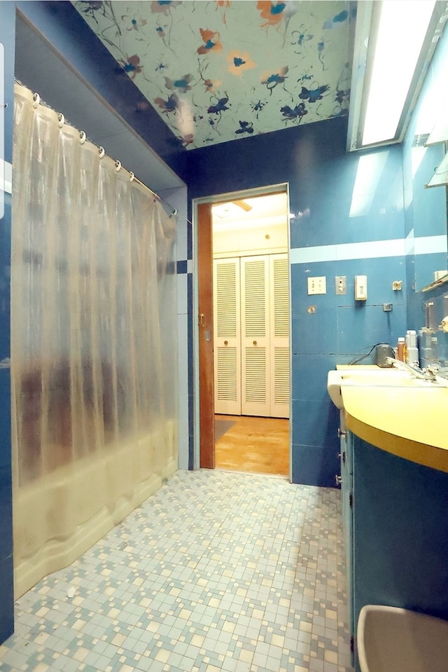 bathroom with vanity and a shower with curtain