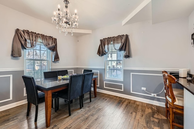 dining area featuring a chandelier, dark wood-type flooring, a wealth of natural light, and baseboards