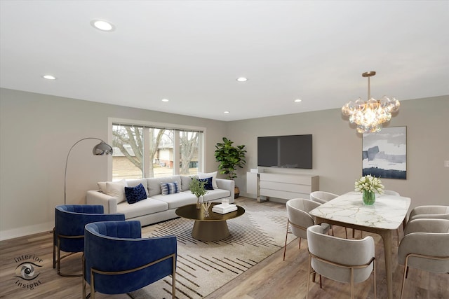 living room featuring a chandelier, recessed lighting, light wood-style flooring, and baseboards