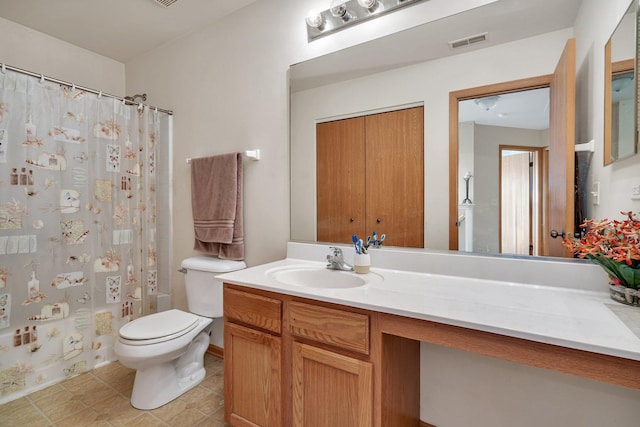 bathroom featuring a shower with curtain, visible vents, vanity, and toilet