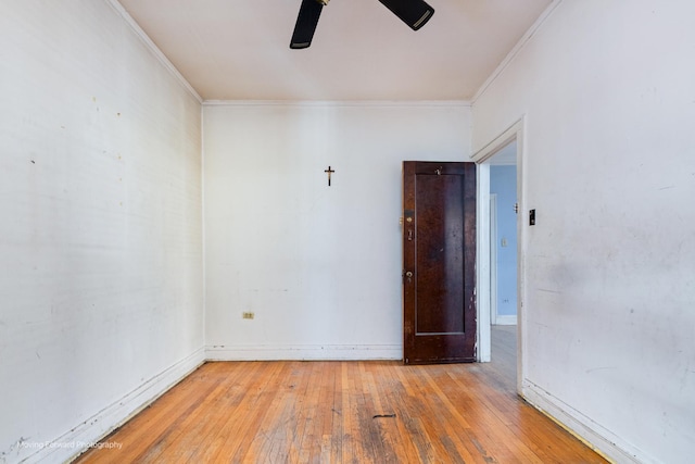 spare room with light wood-style floors, ceiling fan, and crown molding