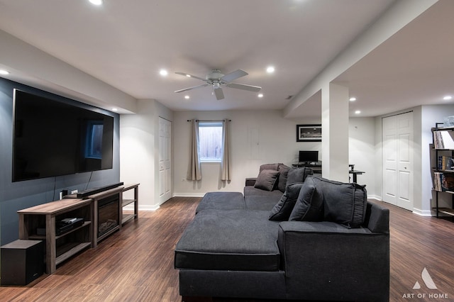 living area featuring recessed lighting, dark wood-style flooring, and baseboards