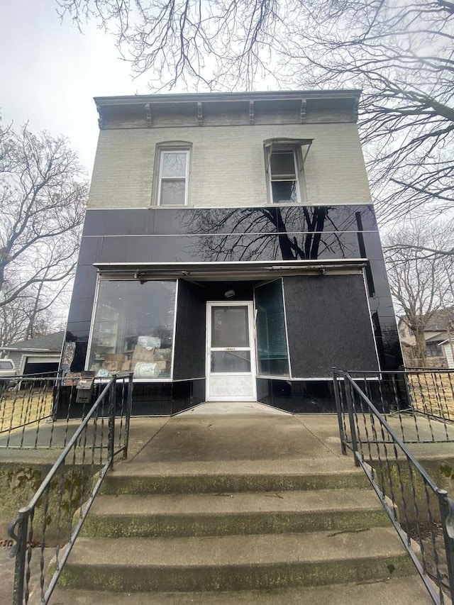 view of italianate home