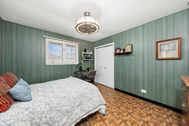 bedroom featuring a closet