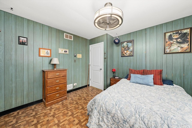 bedroom with visible vents and baseboards