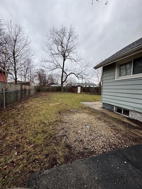 220 N Sumner Ave, Aurora, IL 60505 - view of yard featuring an outbuilding