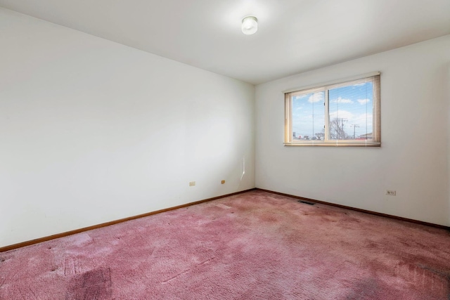 unfurnished room featuring light carpet, visible vents, and baseboards