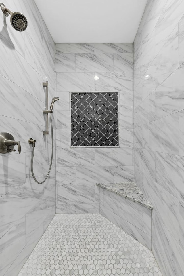 bathroom featuring a tile shower