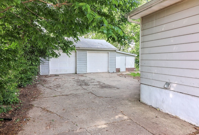 710 E Benton St, Aurora, IL 60505 - view of detached garage