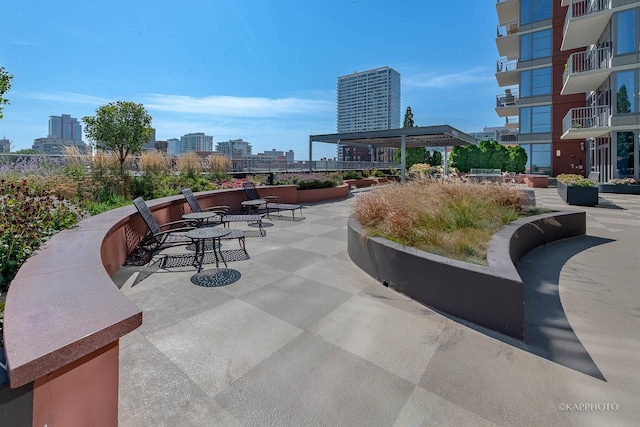 surrounding community featuring a view of city