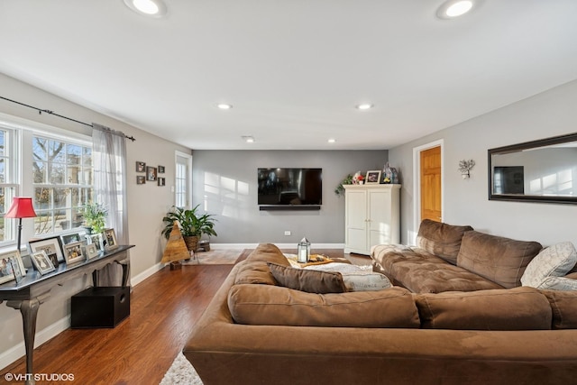 living area featuring baseboards, wood finished floors, and recessed lighting