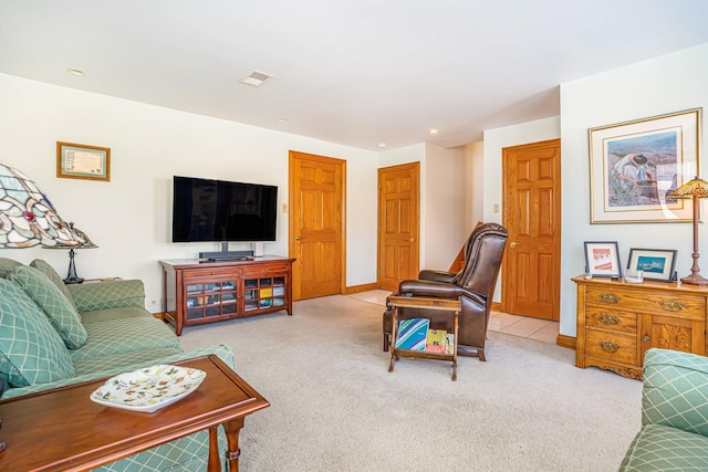 living area featuring visible vents, baseboards, and carpet