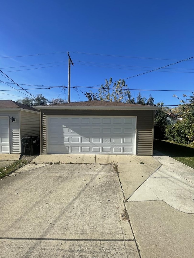 view of detached garage