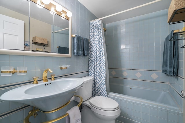 full bath with toilet, a sink, tile walls, tiled shower / bath, and decorative backsplash