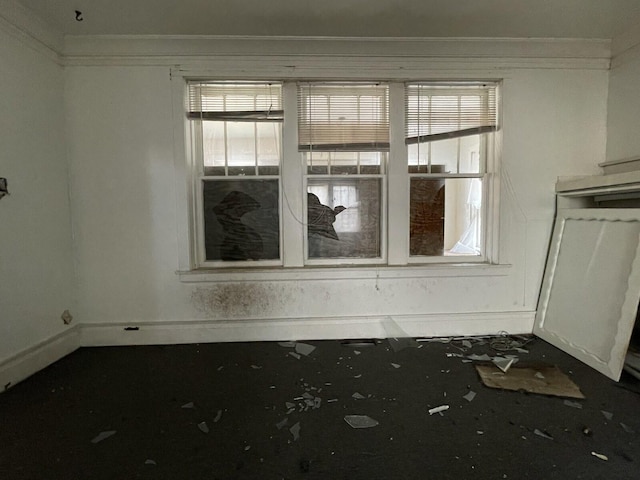 7310 S Kingston Ave, Chicago, IL 60649 - empty room with ornamental molding