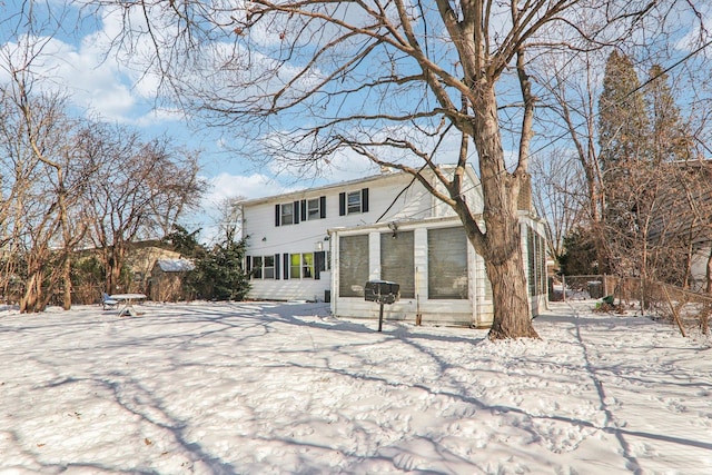 view of front of house with entry steps and fence