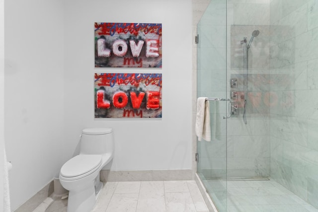 full bath featuring a stall shower, toilet, and baseboards