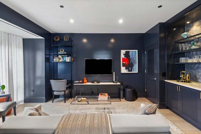 living area featuring indoor wet bar and recessed lighting