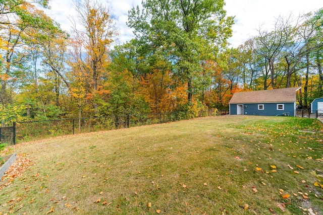 view of yard featuring a fenced backyard and an outbuilding