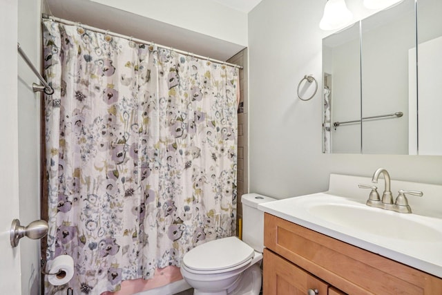 full bathroom featuring curtained shower, vanity, and toilet